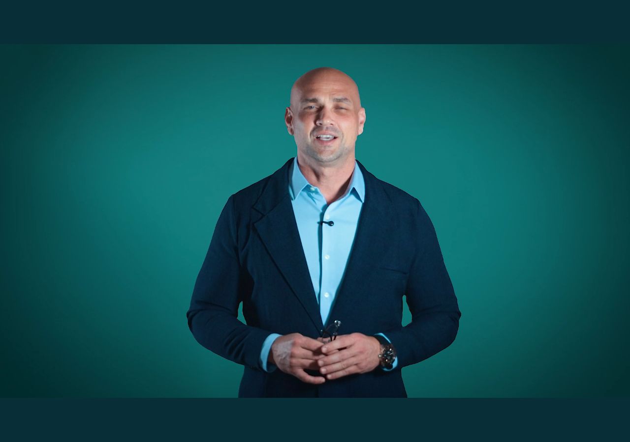 Frame de vídeo do Dr. Marcos Mezzomo.